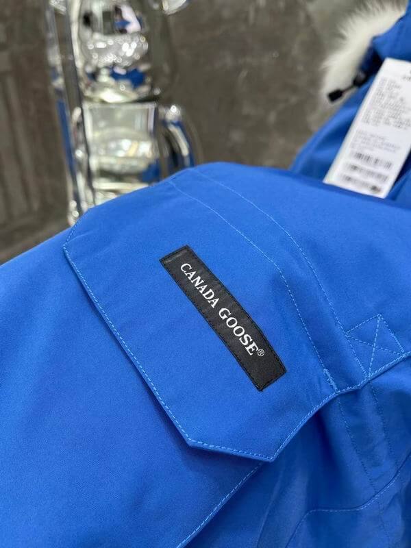 Résultat de l'évolution emblématique de la marque Canada G00se Femme, la Doudoune Canada G00se Femme est un témoignage de l'engagement de Canada G00se à combiner style,