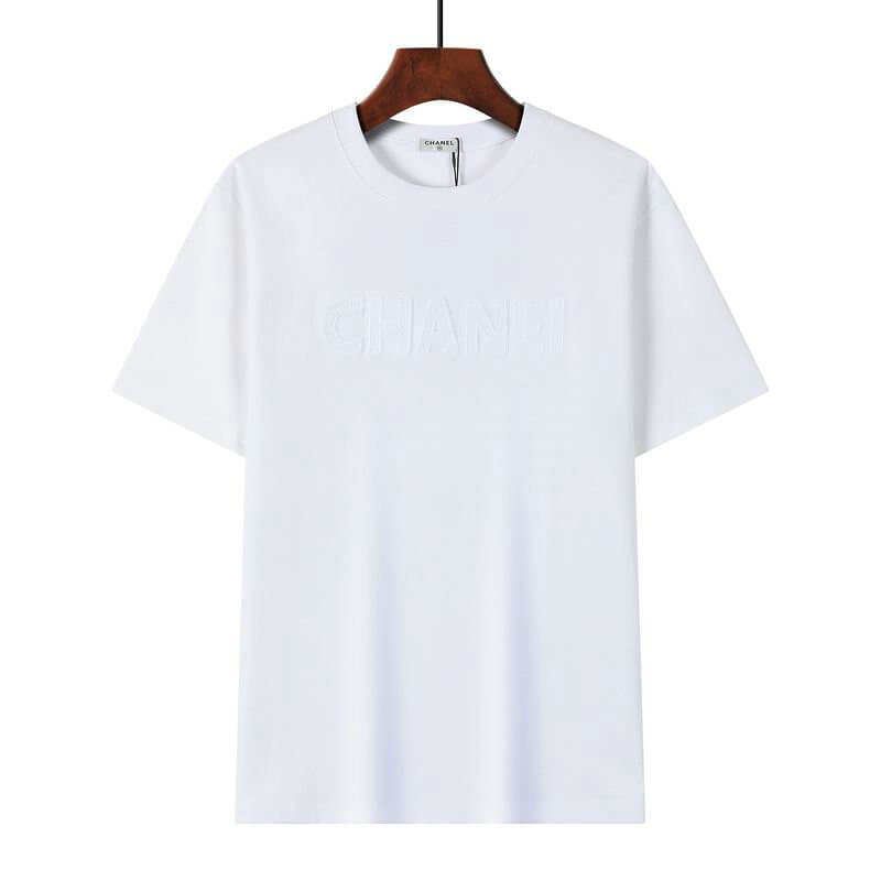 Premièrement : les T shirts Chanel Femme offrent une élégance et un confort inégalés.