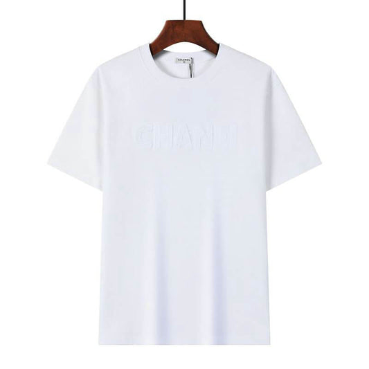Premièrement : les T shirts Chanel Femme offrent une élégance et un confort inégalés.