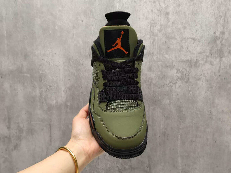 Premièrement : Les baskets Air Jordan 4 Femme se distinguent par leur design iconique et leur capacité à allier style et fonctionnalité.