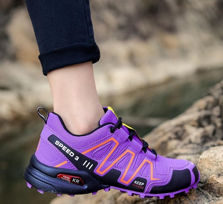 Résultats de l'évolution emblématique de la marque Salomon, les Chaussure Salomon Speed Cross III 1 Femme sont un témoignage de l'engagement de Salomon à combiner style et innovation.