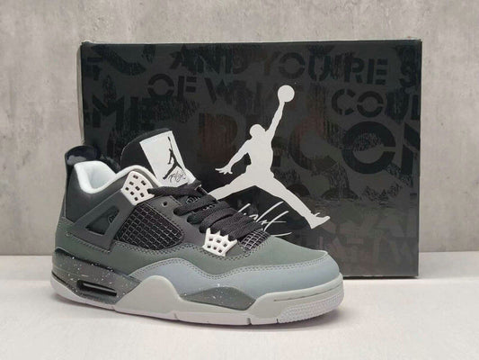 Premièrement : Les baskets Air Jordan 4 Femme se distinguent par leur design iconique et leur capacité à allier style et fonctionnalité.