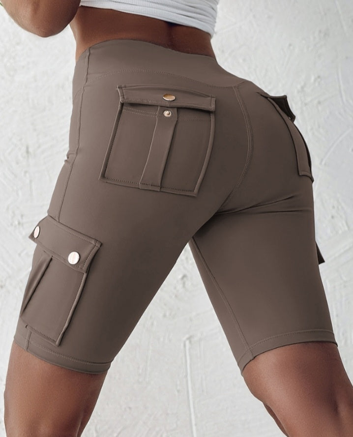 Premièrement : Ce Short de sport pour le contrôle du ventre et le levage des fesses, taille haute , avec poche à rabat , pour entraînement , bermuda cargo , pour la course à pied femme.