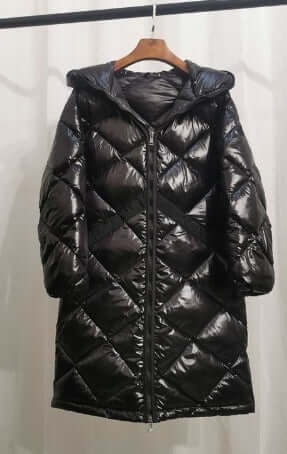 Premièrement : Les doudounes Moncler Femme, ainsi que les manteau Moncler Femme, incarnent un style et un raffinement incomparables.