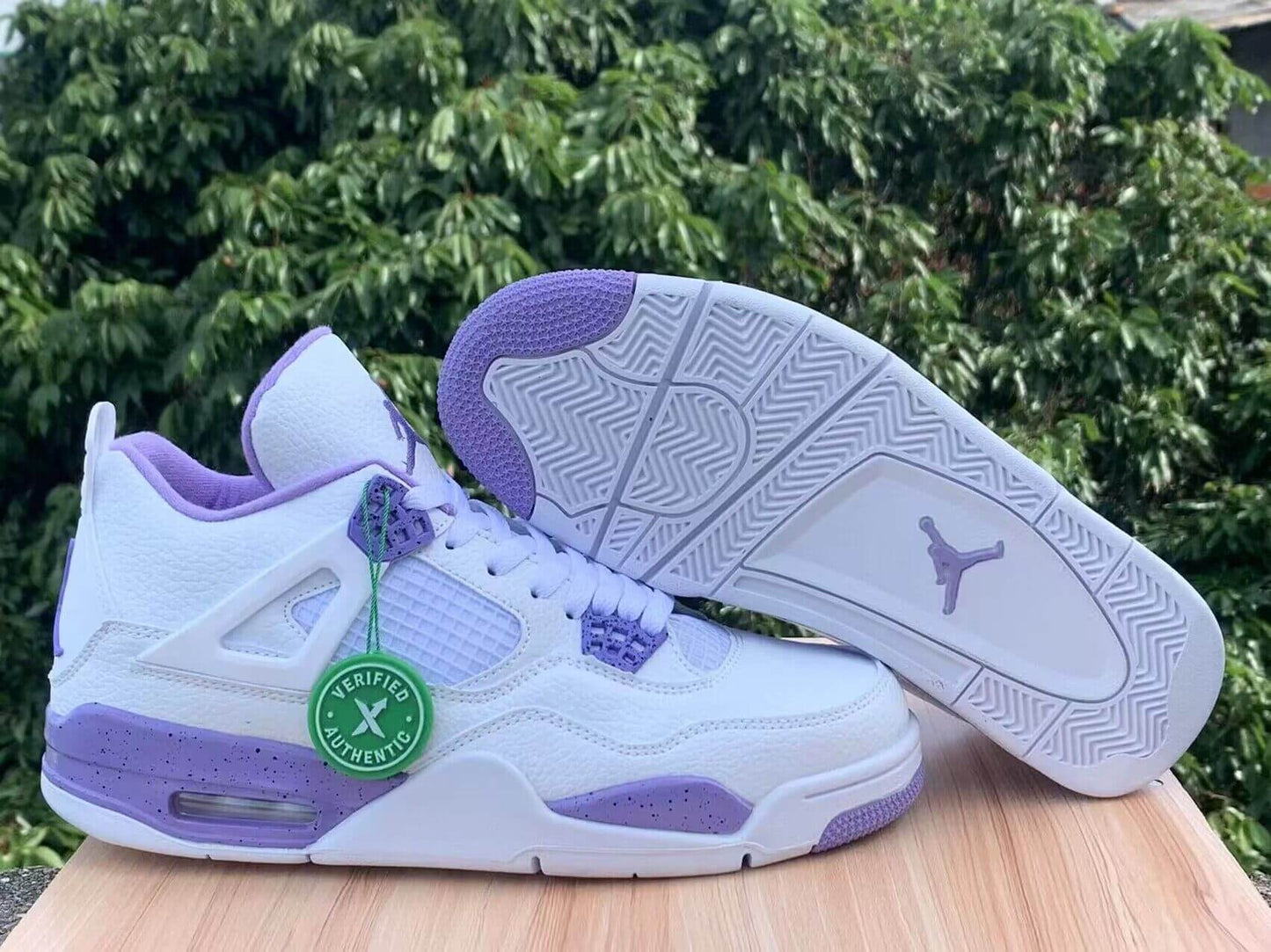Premièrement : Les baskets Air Jordan 4 Femme se distinguent par leur design iconique et leur capacité à allier style et fonctionnalité