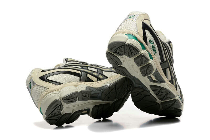 Résultats de l'engagement emblématique de la marque Asics à combiner style et innovation, les sneakers Asics Femme  sont des pièces maîtresses de la mode sportive.
