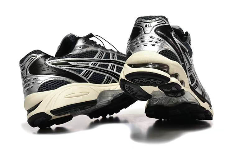 Premièrement :Les baskets Asics GEL-KAYANO offrent une combinaison parfaite de style et de performance.