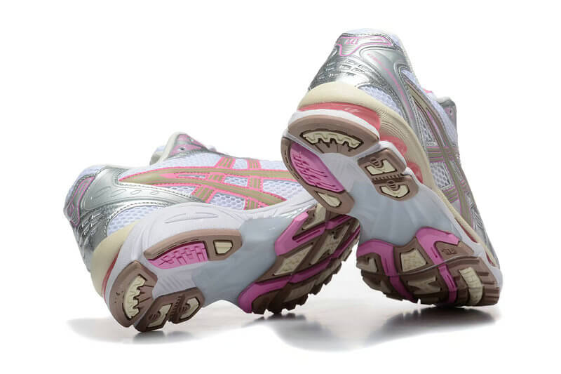 Premièrement :Les baskets Asics GEL-KAYANO offrent une combinaison parfaite de style et de performance.