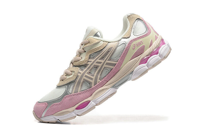 Premièrement :Les baskets Asics  offrent une combinaison parfaite de style et de performance.