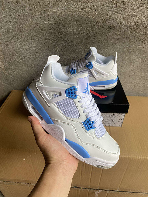 Premièrement : Les baskets Air Jordan 4 Femme se distinguent par leur design iconique et leur capacité à allier style et fonctionnalité.