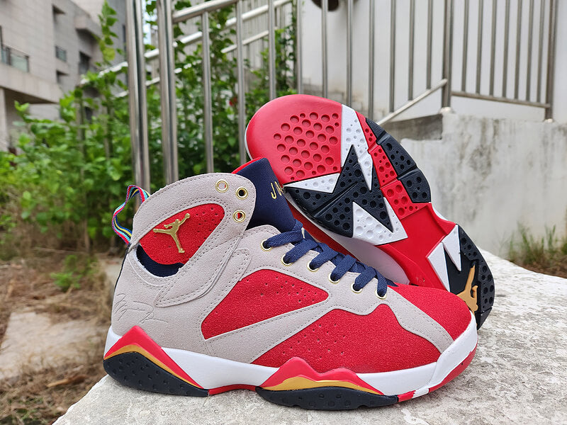Premièrement, les baskets Air Jordan 7 Femme se distinguent par leur design iconique et leur confort exceptionnel.