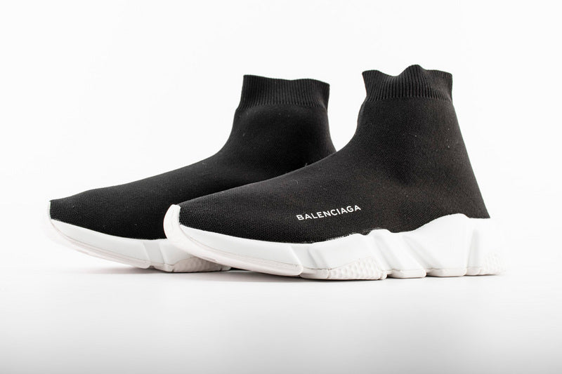 les sneakers Balenciaga Triple S "Beige Green Yellow" Femme sont un témoignage de l'engagement de Balenciaga à combiner style et innovation.