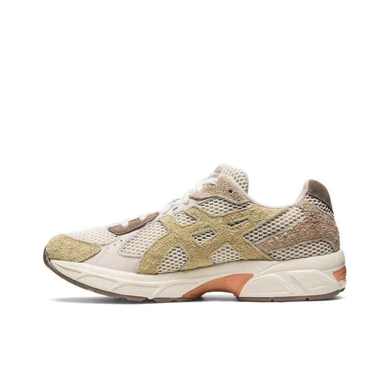 Premièrement :Les baskets Asics  offrent une combinaison parfaite de style et de performance.
