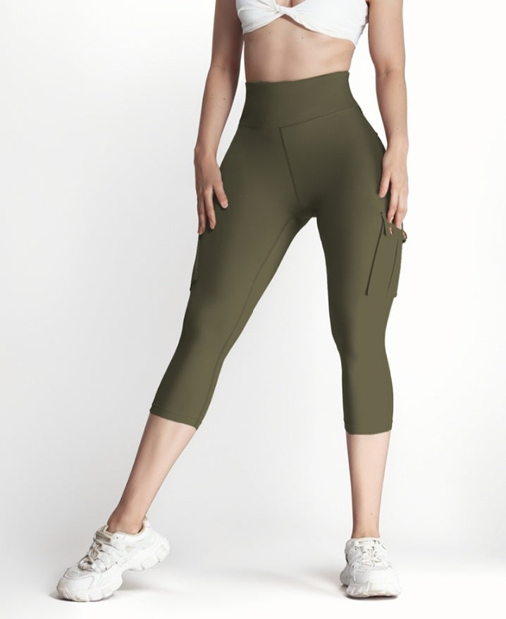 Premièrement : Ce Legging de motard taille haute avec poches à rabat pour soulever les fesses.