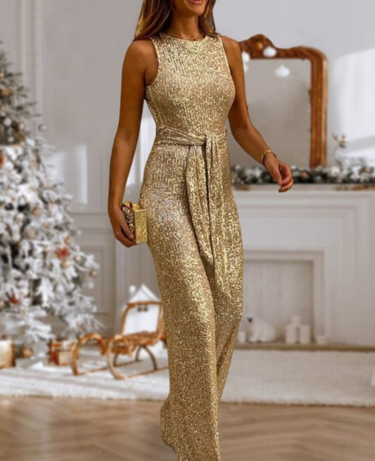 Premièrement : Les combinaisons à paillettes incarnent l’alliance parfaite entre glamour et modernité, offrant une silhouette élégante et audacieuse.