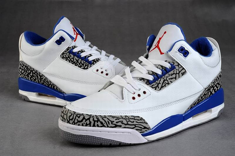 Premièrement, les baskets Air Jordan 3 Femme sont un symbole de style intemporel et de performance de haut niveau.