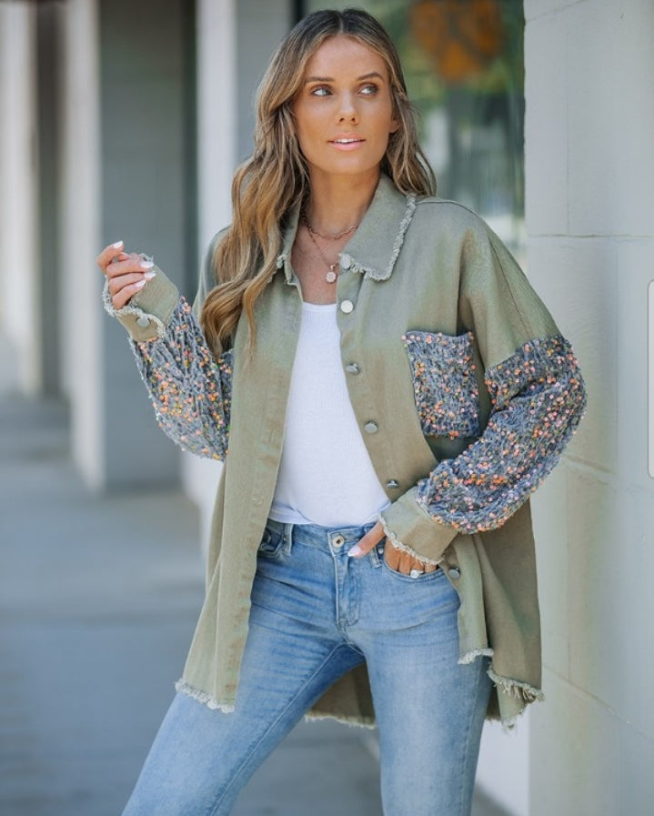 Premièrement : Apportez une touche d’éclat à votre look avec cette Veste décontractée à paillettes et patchwork à manches longues avec bouton sur le devant et ourlet brut femme 