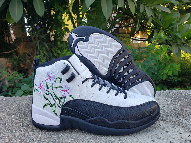 Premièrement : Les baskets Air Jordan 12 Femme combinent un style iconique à une performance inégalée, rendant hommage à l’héritage de Michael Jordan.