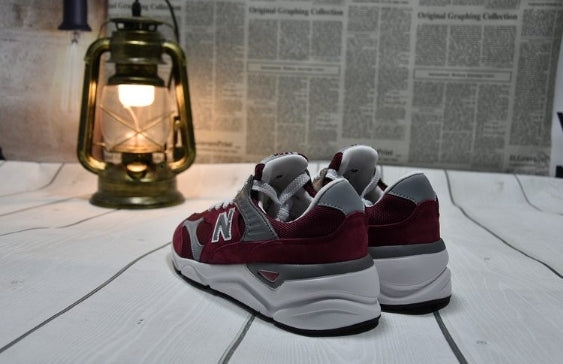 Les baskets New Balance Femme se démarquent par leur esthétique moderne et intemporelle, ainsi que par leur héritage sportif emblématique.