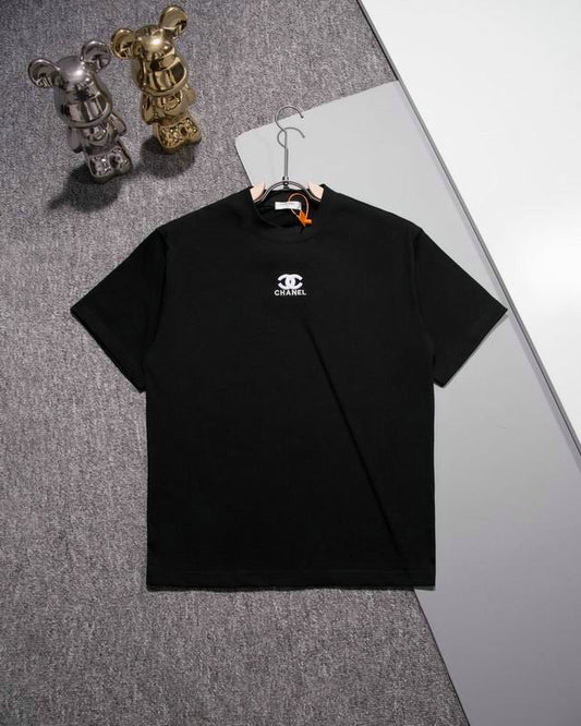 les T-shirts Chanel Femme offrent une élégance et un confort inégalés. Au meilleur prix. Le moins cher design emblématique.