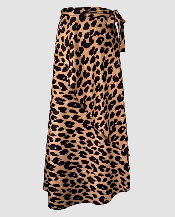 Premièrement : Cette Jupe à lacets léopard chic Femme.
