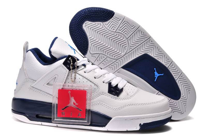 Premièrement : Les baskets Air Jordan 4 Femme se distinguent par leur design iconique et leur capacité à allier style et fonctionnalité.