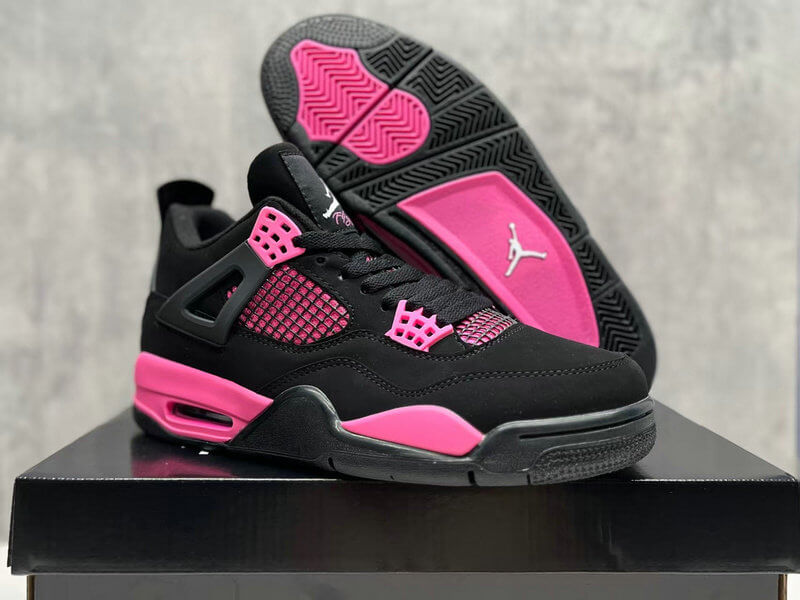 Premièrement : Les baskets Air Jordan 4 Femme se distinguent par leur design iconique et leur capacité à allier style et fonctionnalité.