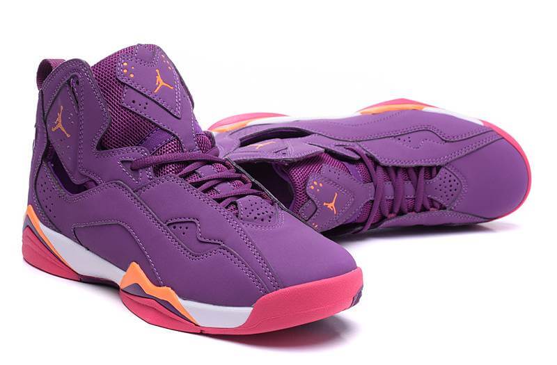 Premièrement, les baskets Air Jordan 7 Femme se distinguent par leur design iconique et leur confort exceptionnel.