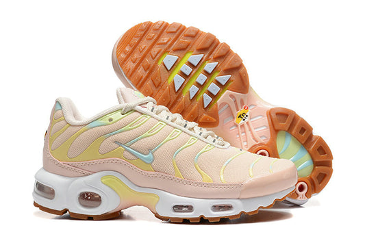 Résultats de l'évolution emblématique de la ligne Nike, les Nike TN Air Max Plus Femme sont un témoignage de l'engagement de Nike à combiner style et innovation.
