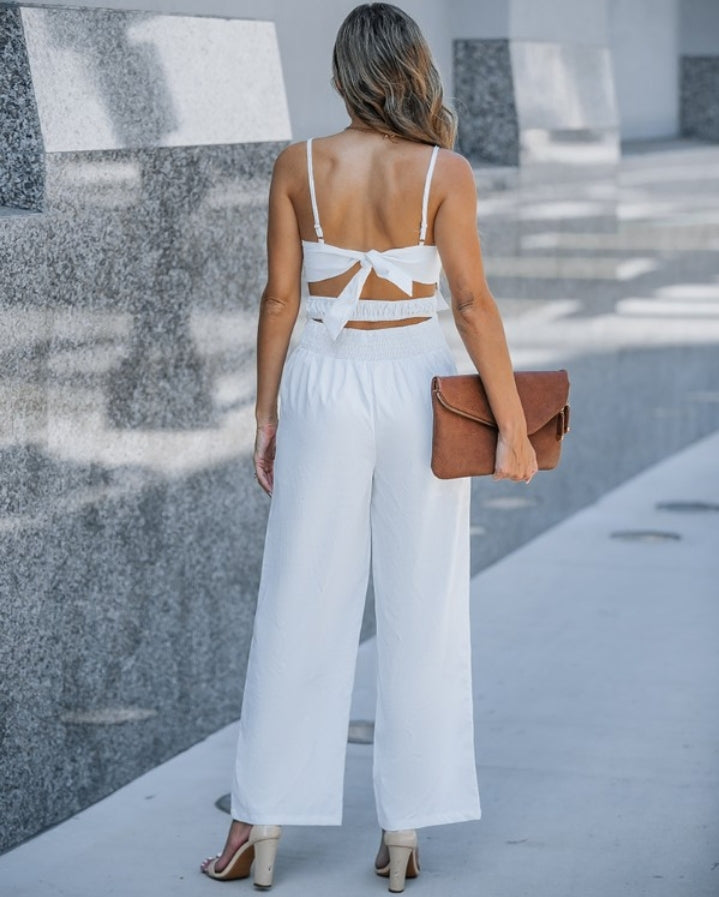 Premièrement : La Combinaison à motif Floral et poche creuse Femme incarne la douceur et le raffinement, parfaite pour un look à la fois décontracté et élégant.
