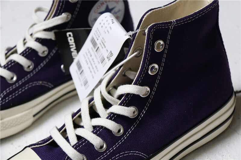 Premièrement : Les baskets Converse Femme se distinguent par leur design iconique et leur esthétique vintage.