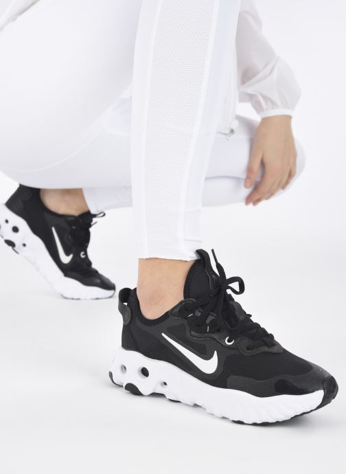 Résultant de l'innovation continue de Nike, les baskets Nike React Art3mis Femme illustrent l'engagement de la marque à allier design et technologie.