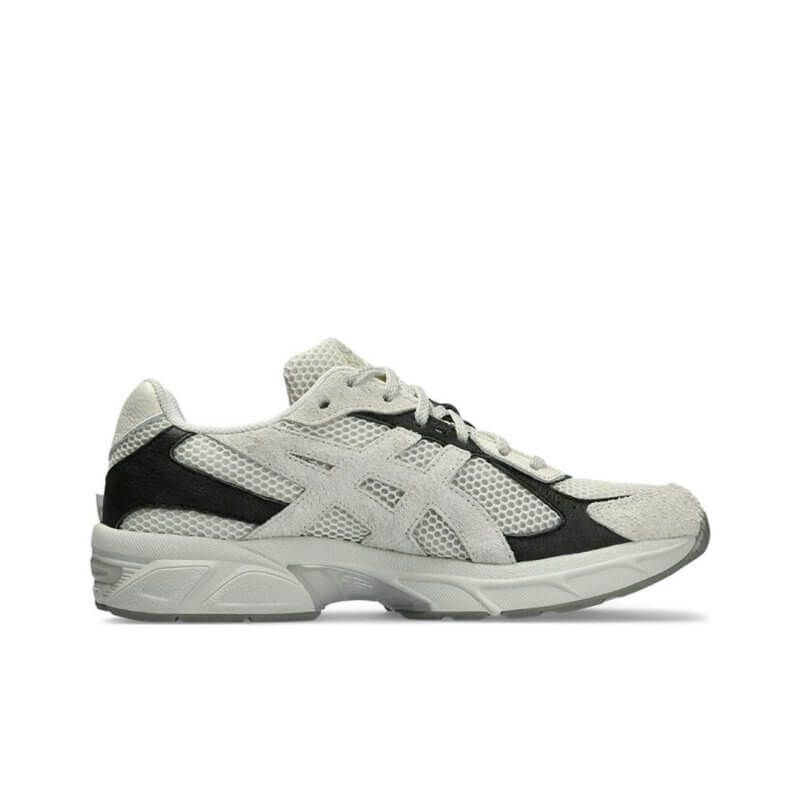 Premièrement :Les baskets Asics  offrent une combinaison parfaite de style et de performance. Leur design élégant et leurs technologies de pointe les rendent idéales pour les coureurs et les amateurs de mode. 