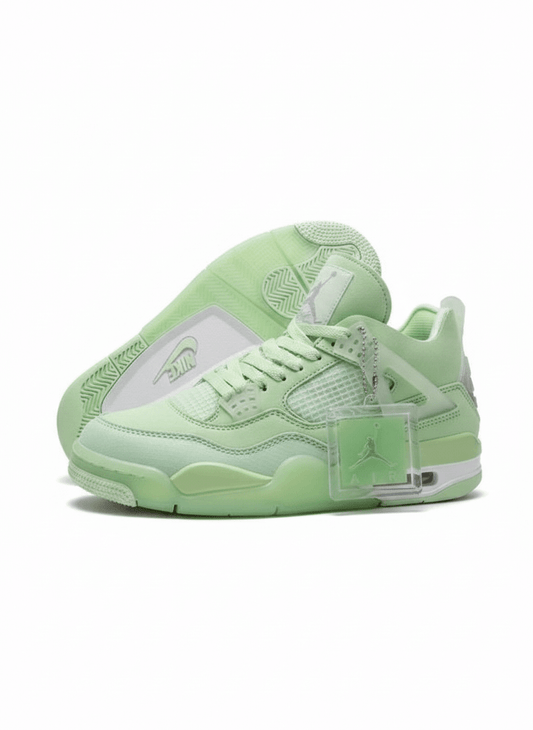 Premièrement : Les baskets Air Jordan 4 Femme se distinguent par leur design iconique et leur capacité à allier style et fonctionnalité.