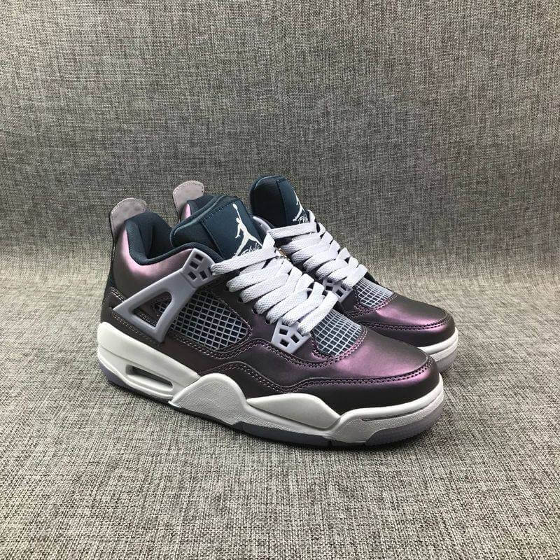 Premièrement : Les baskets Air Jordan 4 Femme se distinguent par leur design iconique et leur capacité à allier style et fonctionnalité.