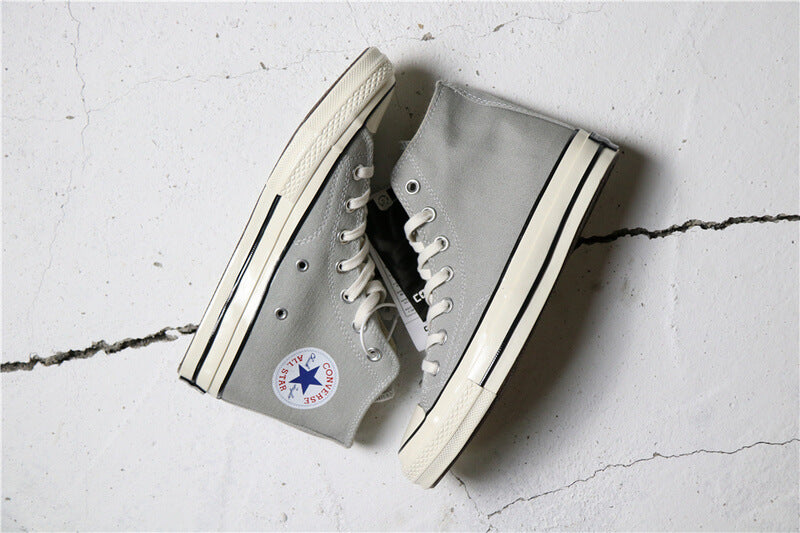 Premièrement : Les baskets Converse Femme se distinguent par leur design iconique et leur esthétique vintage.