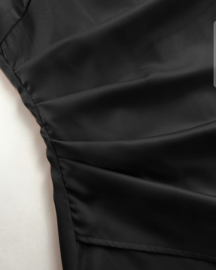 Premièrement : Cette Robe longue décontractée à une épaule sans manches , Froncée et fendue sur le côté Femme.
