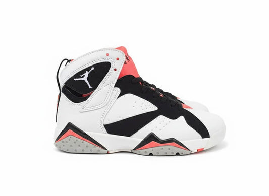 Premièrement, les baskets Air Jordan 7 Femme se distinguent par leur design iconique et leur confort exceptionnel.
