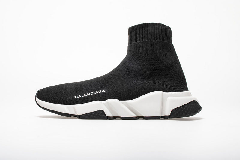 les sneakers Balenciaga Triple S "Beige Green Yellow" Femme sont un témoignage de l'engagement de Balenciaga à combiner style et innovation.