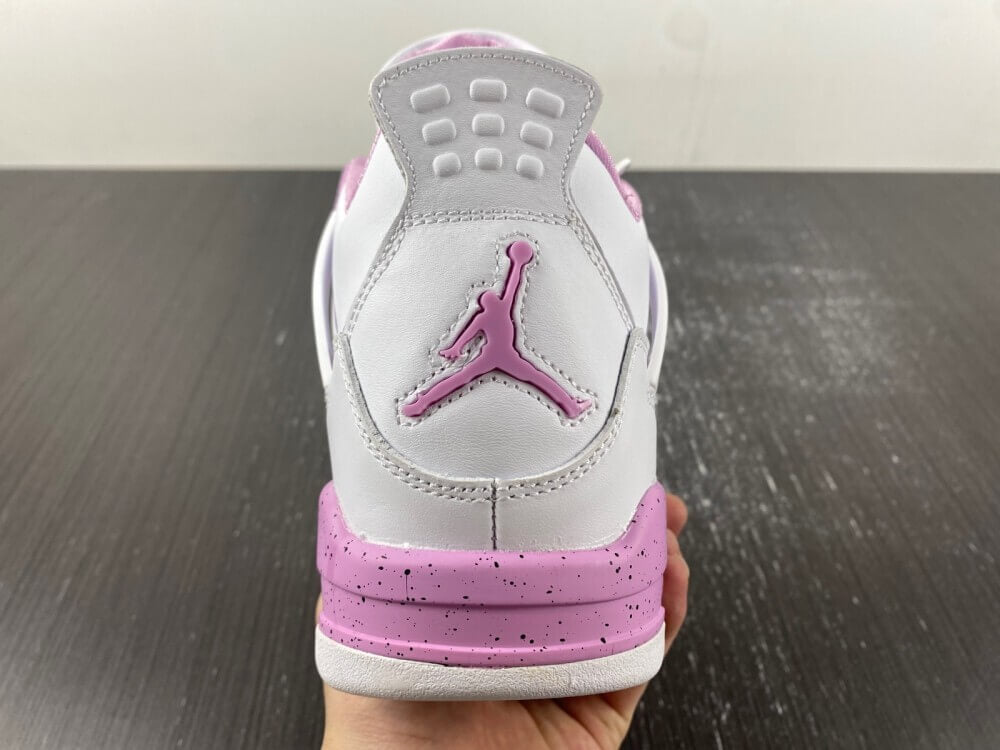 Premièrement : Les baskets Air Jordan 4 Femme se distinguent par leur design iconique et leur capacité à allier style et fonctionnalité