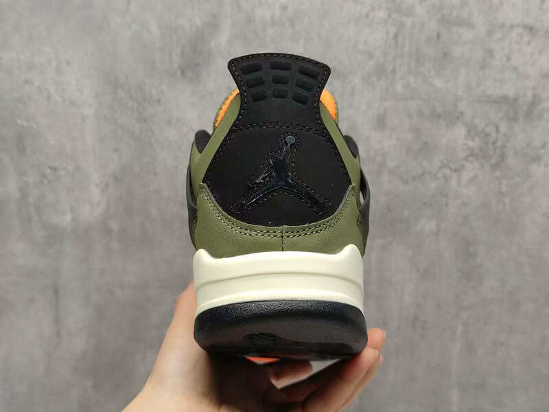 Premièrement : Les baskets Air Jordan 4 Femme se distinguent par leur design iconique et leur capacité à allier style et fonctionnalité.