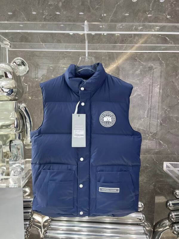 Résultat de l'évolution emblématique de la marque Canada Goose, la doudoune Canada Goose Parka Femme est un témoignage de l'engagement de Canada Goose à combiner style,