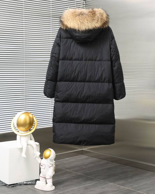 Premièrement : Les doudounes Moncler Femme, ainsi que les manteau Moncler Femme, incarnent un style et un raffinement incomparables.