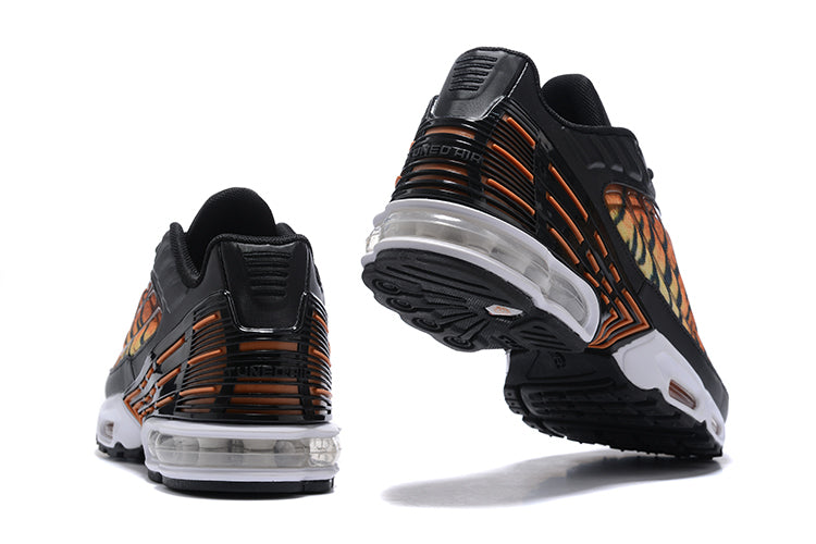 Résultats de l'évolution emblématique de la ligne Nike, les Nike TN Air Max Plus Femme sont un témoignage de l'engagement de Nike à combiner style et innovation.