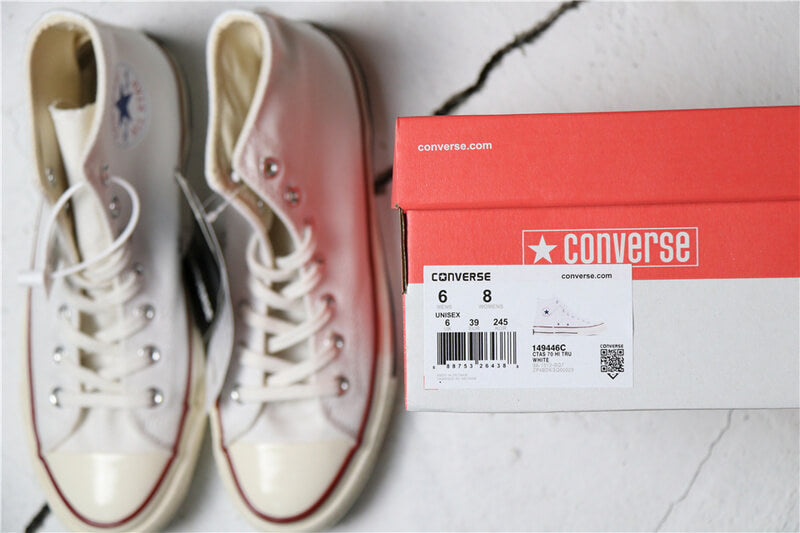Premièrement : Les baskets Converse Femme se distinguent par leur design iconique et leur esthétique vintage.