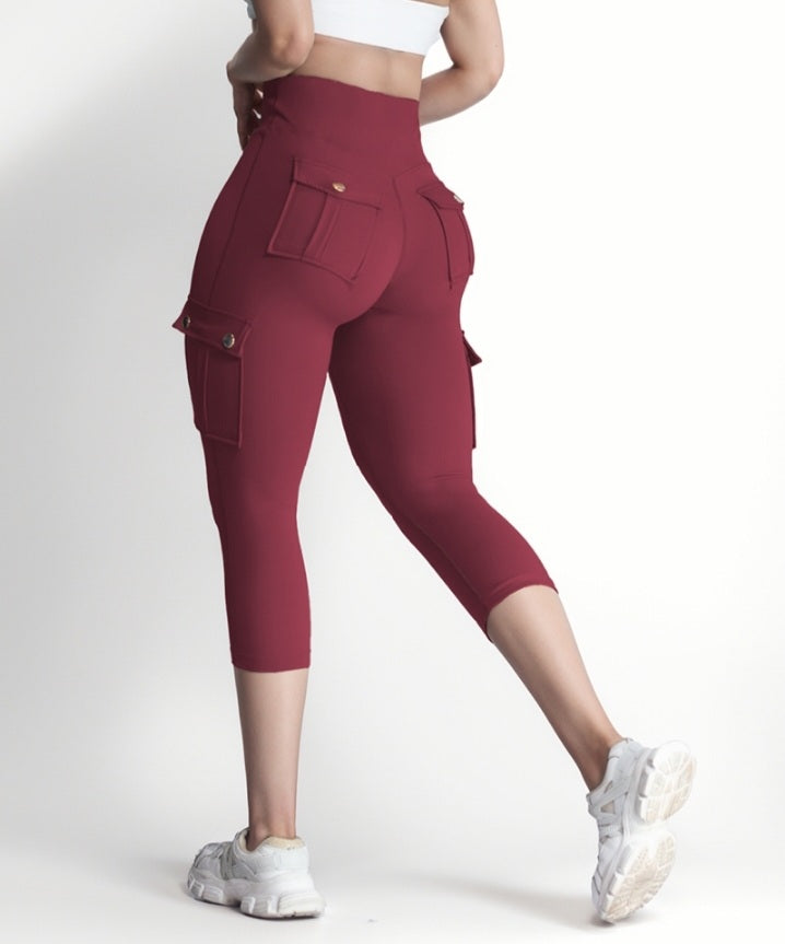 Premièrement : Ce Legging de motard taille haute avec poches à rabat pour soulever les fesses.