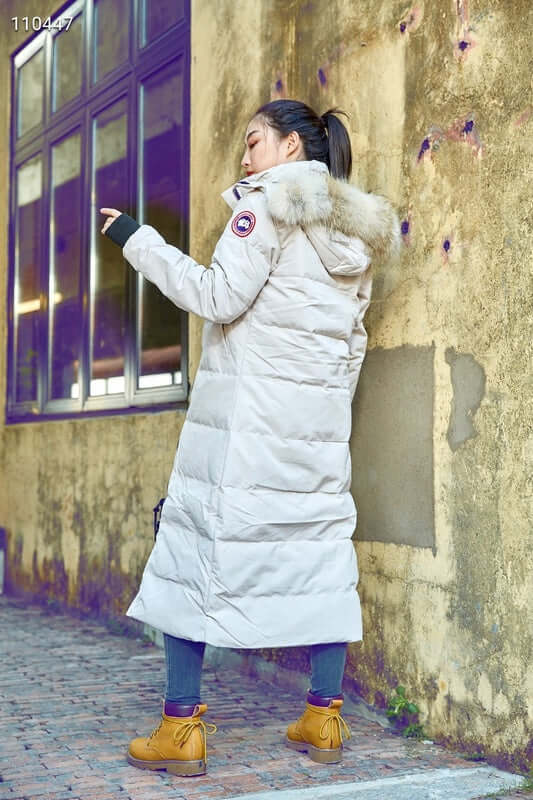 Résultat de l'évolution emblématique de la marque Canada G00se Femme, la Doudoune Canada G00se Femme est un témoignage de l'engagement de Canada G00se à combiner style,