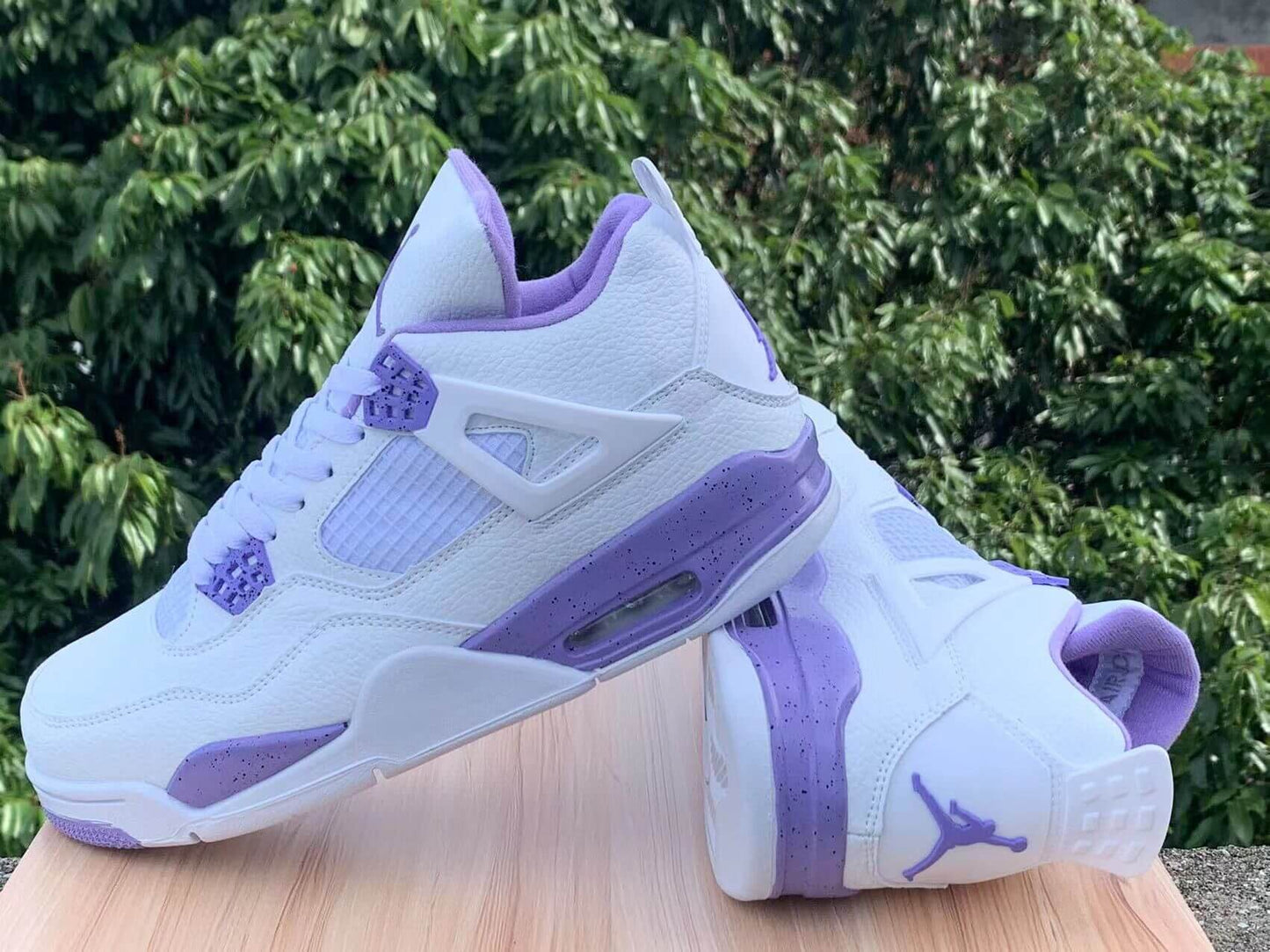 Premièrement : Les baskets Air Jordan 4 Femme se distinguent par leur design iconique et leur capacité à allier style et fonctionnalité