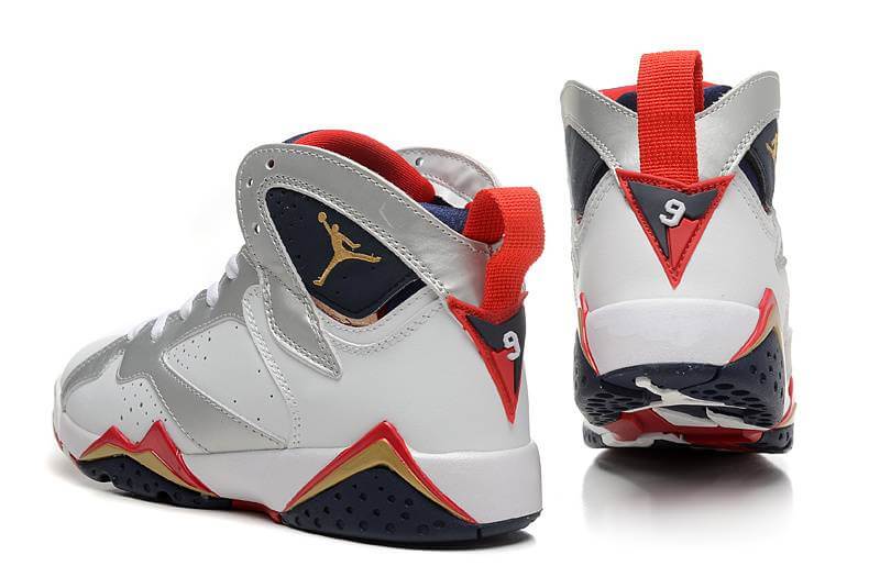 Premièrement, les baskets Air Jordan 7 Femme se distinguent par leur design iconique et leur confort exceptionnel.