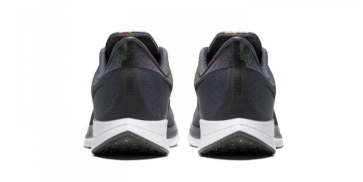 Les baskets Nike Air Zoom Femme se démarquent par leur design sportif et moderne, conçu pour maximiser les performances exceptionnelles 